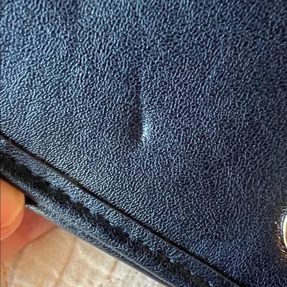 Black Crossbody Fashion Bag - Picture 2 of 9